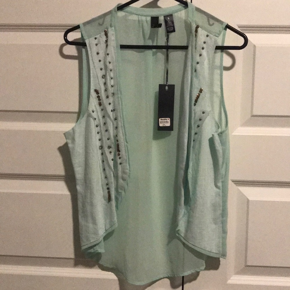 BKE Boutique NWT vest size L. (Runs small. Will fit small-Medium)